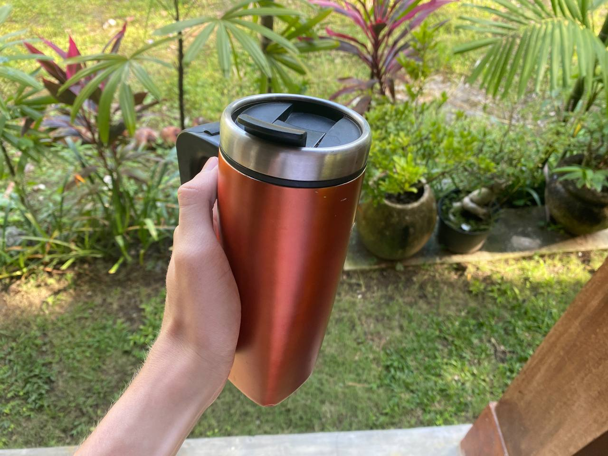 В Китае практически у каждого есть специальный термос - они везде ходят с горячей водой. 