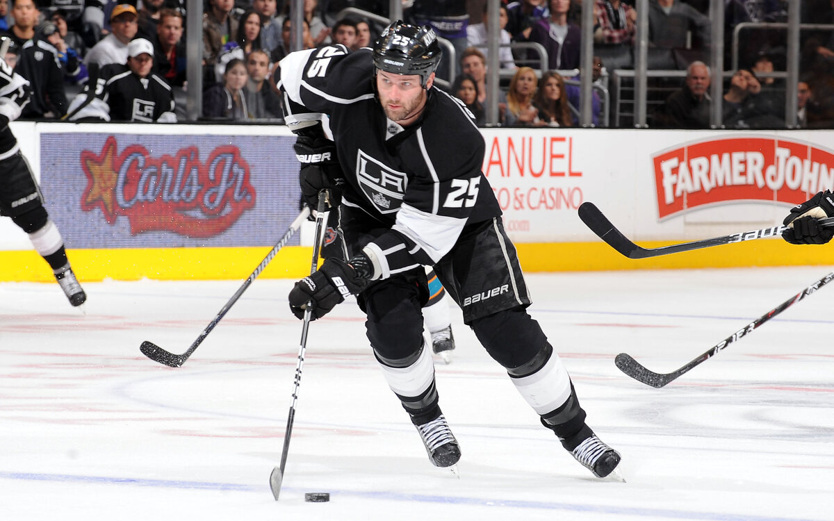 Когда в атаке игрок "Лос-анджелес Кингс". фото; картинки яндекса. 