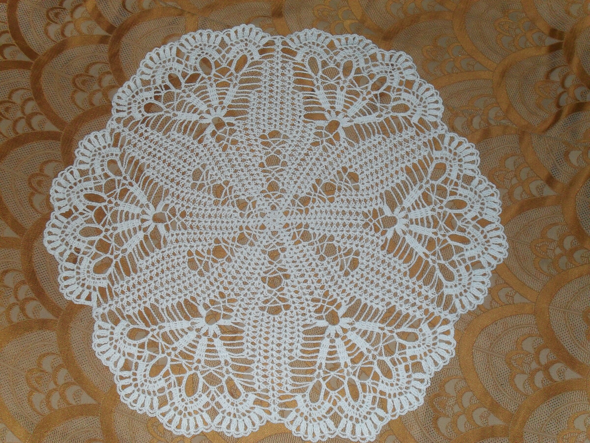 Фото автора. Большая белая салфетка