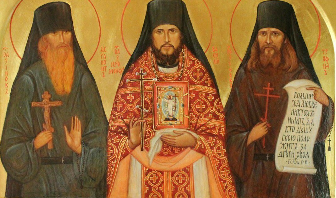 Оптинские Новомученики иеромонах Василий, инок Трофим и инок Ферапонт. Убиенные на Пасху - 18 апреля 1993 года сатанистами. Все трое убиты подло в спину. Прочитать о них можно в книге "Пасха красная" Нины Павловой. Фото с m.my.mail.ru