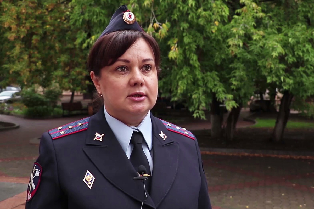     Капитан внутренней службы Марина Рыбакова сразу поняла, что ей звонят телефонные аферисты и сообщила коллегам-оперативникам