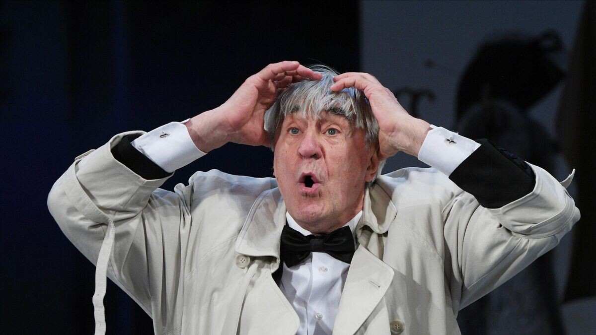    Показ спектакля "Соло для часов с боем" в театре Моссовета© РИА Новости / Алексей Майшев