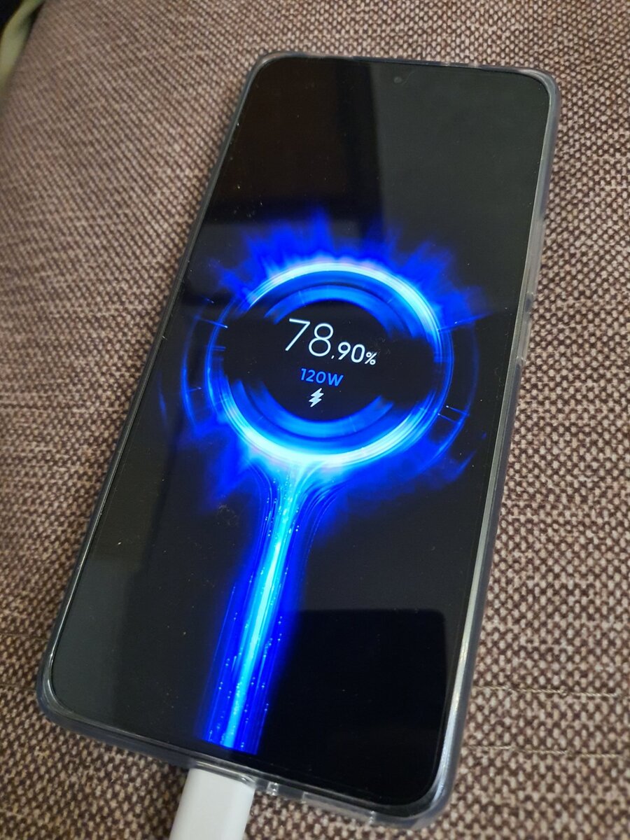Невероятные 120W прямо на экране. Но слова "HyperCharge" нет...