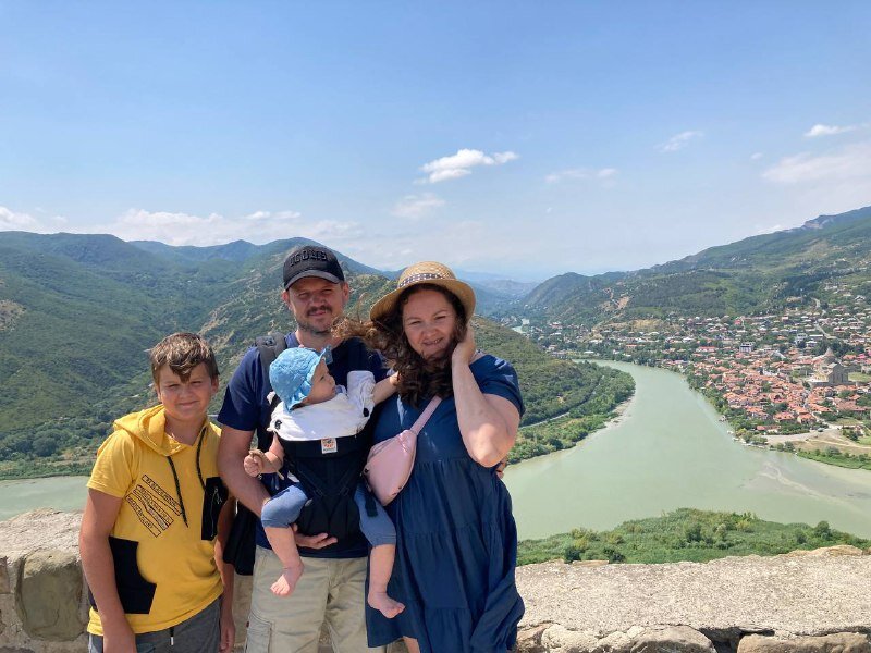 В написании статьи нам помогала Светлана (сайт: Withfamily.ru). Ищите ее блог @Family_by_car в соц сетях, там много интересной и полезной информации по Грузии для тех, кто собирается в эту страну в первый раз.