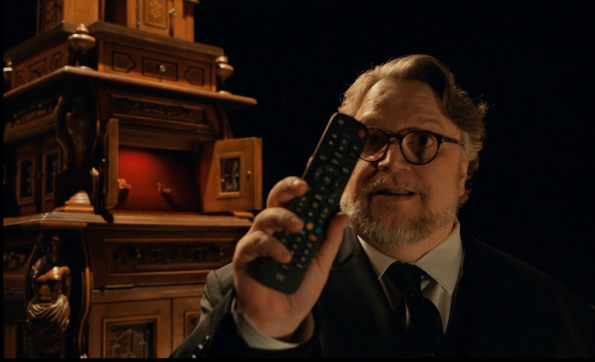 Наверное, зрители с точно таким же пультом немного улыбнулись