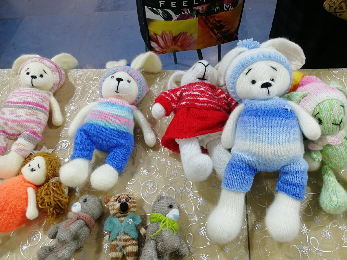 Вот такую вязанную красоту нам удалалось запечатлеть на выставке. Фото автора.