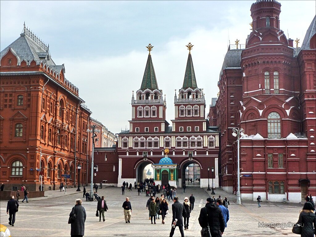 Воскресенские ворота и Иверская часовня со стороны Манежной площади