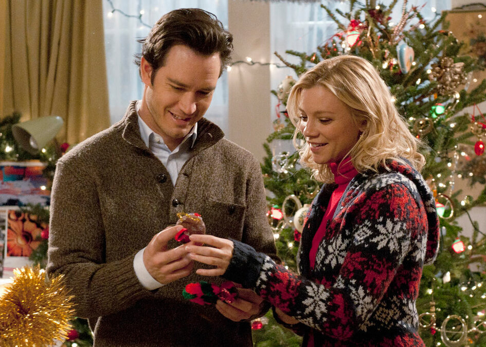    Кадр из фильма «12 рождественских свиданий»Кинопоиск