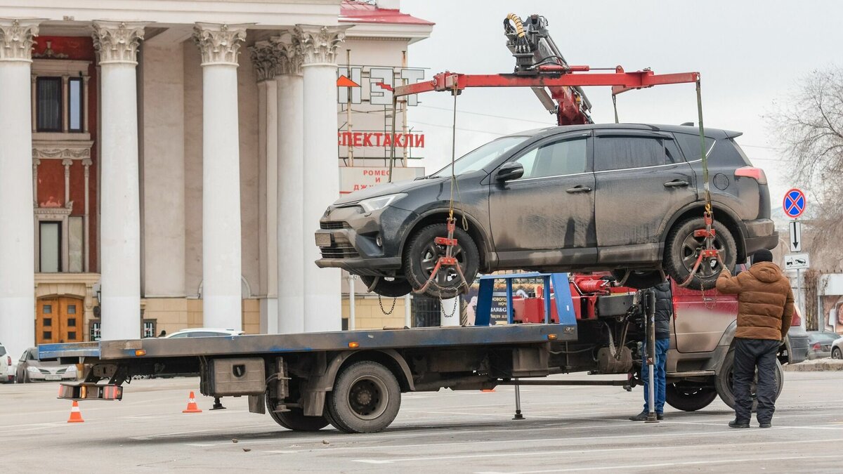     Волгоградские власти утвердили новые тарифы на перемещение и хранение задержанных машин. Эвакуация станет дороже на 1,5%, а хранение на 36%.