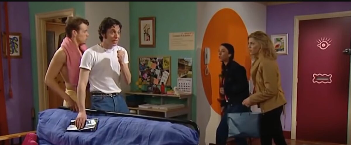 Кадр из сериала "EXTR@"