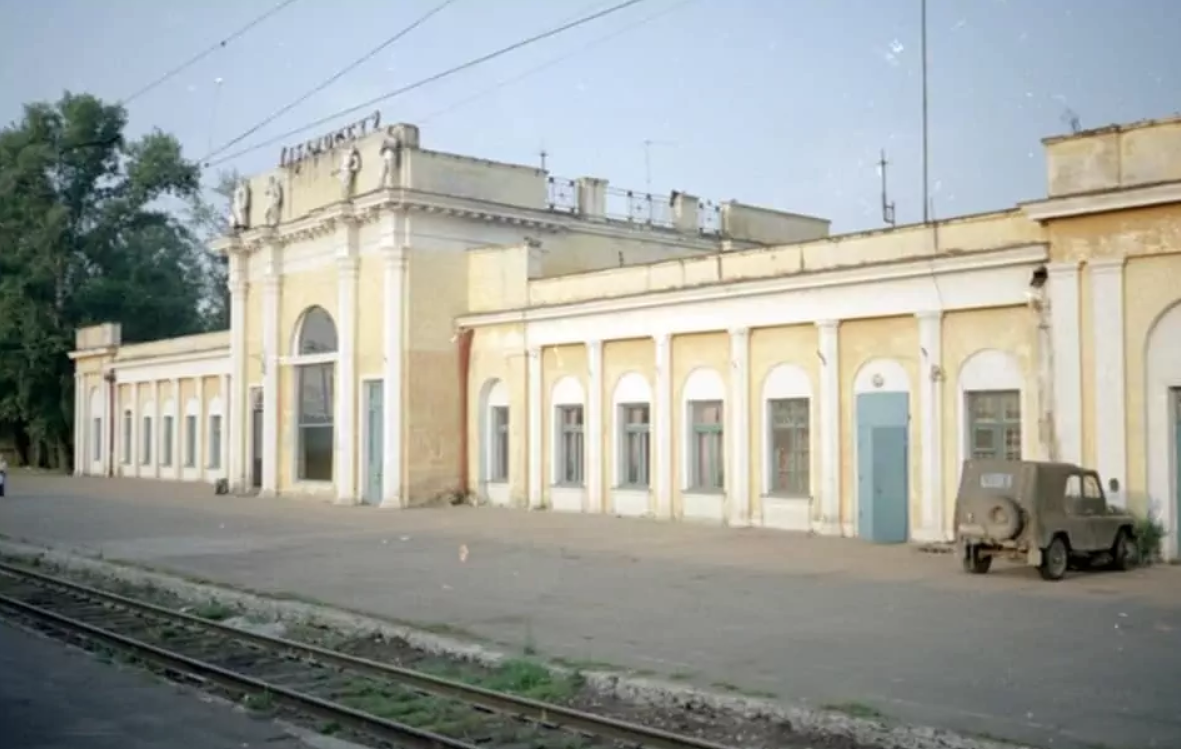    Застраивать будущий проспект начали от района Хабаровск-2