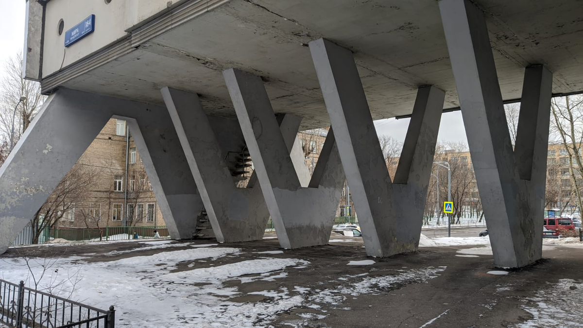 Дом на ножках на Проспекте мира у ВДНХ. Советские эксперименты экономного  домостроения. | Урбанист 21 Века | Дзен