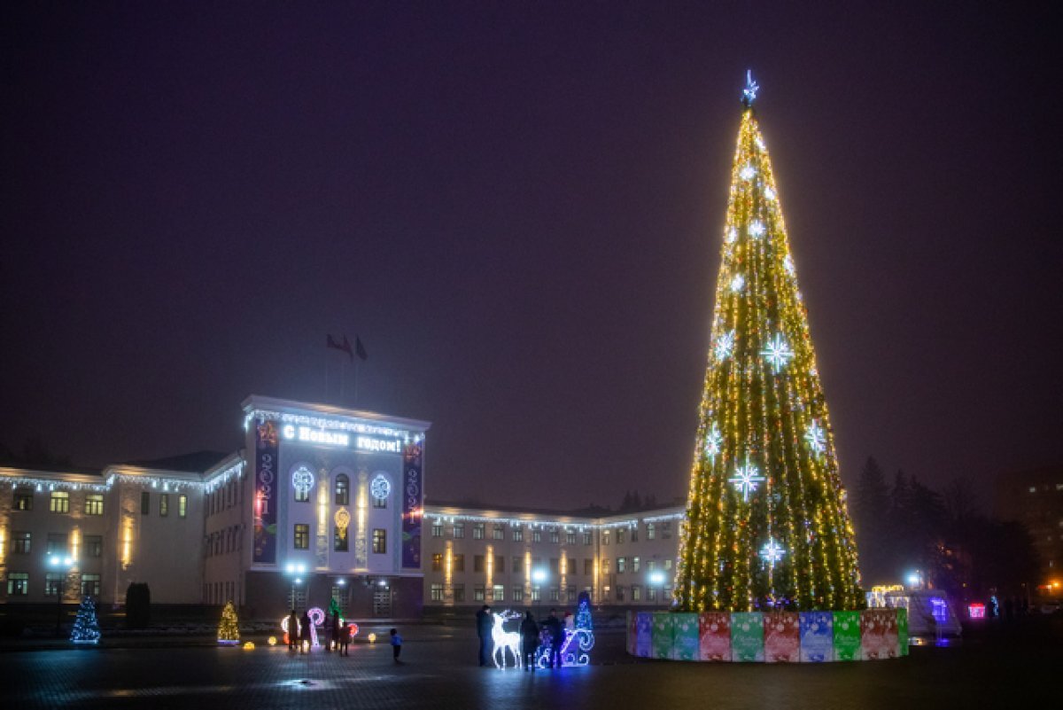 карачаево-черкесская республика встретить новый год фото. ёлка кчр черкесск. президентская елка в черкесске. каток в кчр черкесске. кчр новый год.