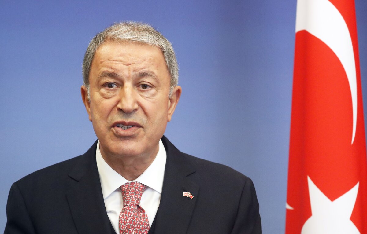    Министр национальной обороны Турции Хулуси Акар  EPA-EFE/TOMS KALNINS