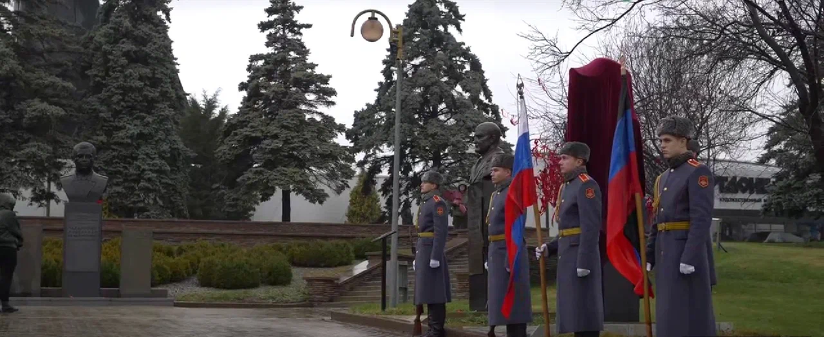 Александра похоронили в Донецке на Аллее Героев