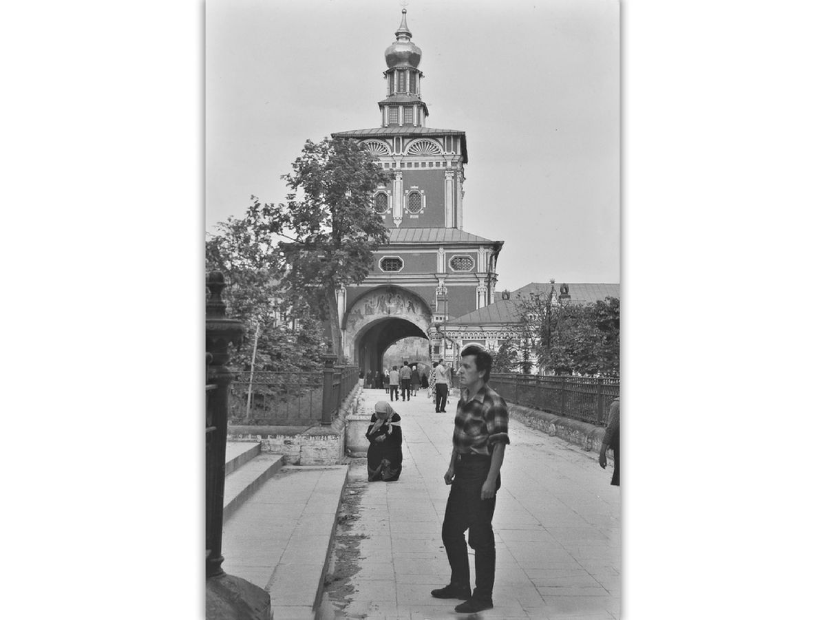 Илья Глазунов в Свято-Троицкой Сергиевой лавре 1967 г. Источник: http://glazunov.ru/
