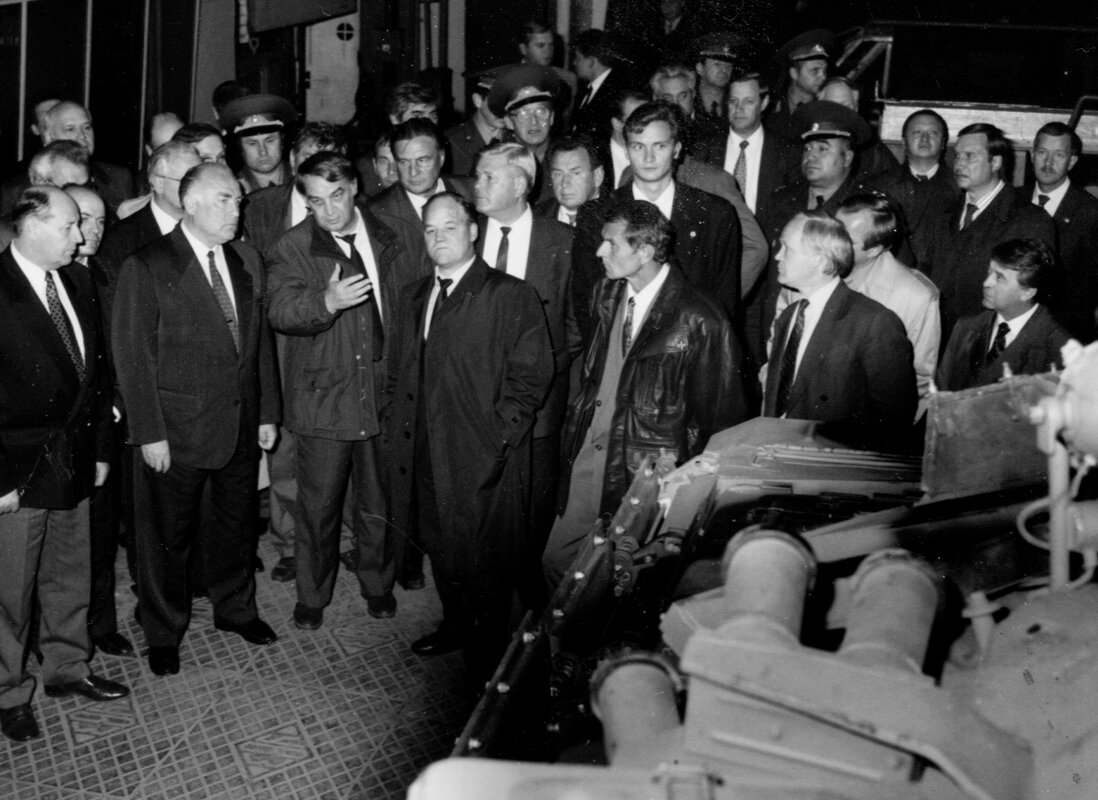 Доклад Владимира Поткина премьер-министру России Виктору Черномырдину о состоянии работ по новой технике. Сентябрь 1994 года