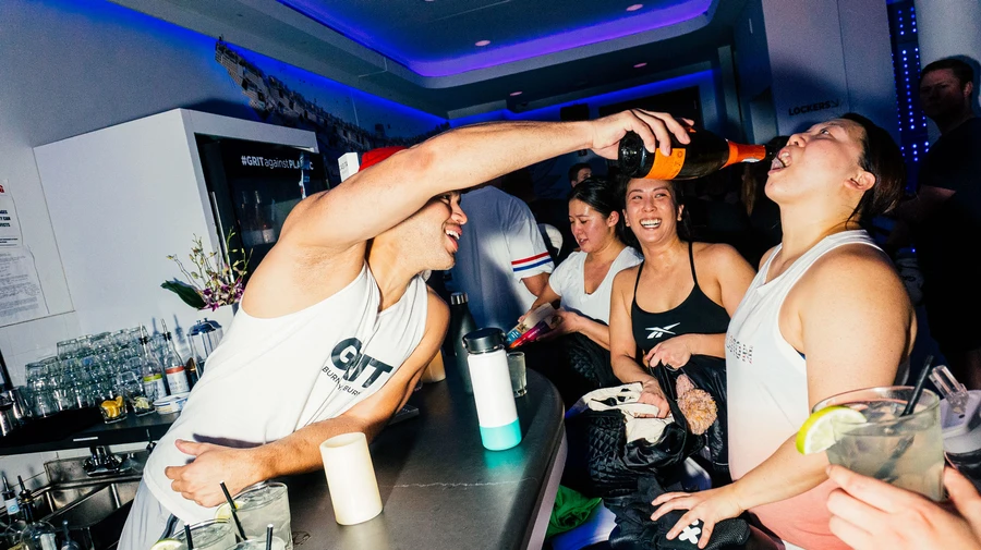 Gym bar. Джим бар. Алкоголь и спорт. Бар 01. Джим бар ашка