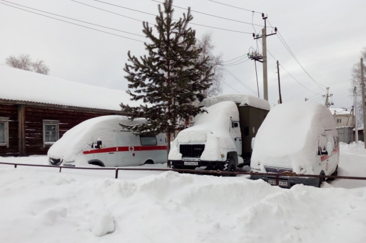    Глава поселения Знаменского района до сих пор находится в больнице..