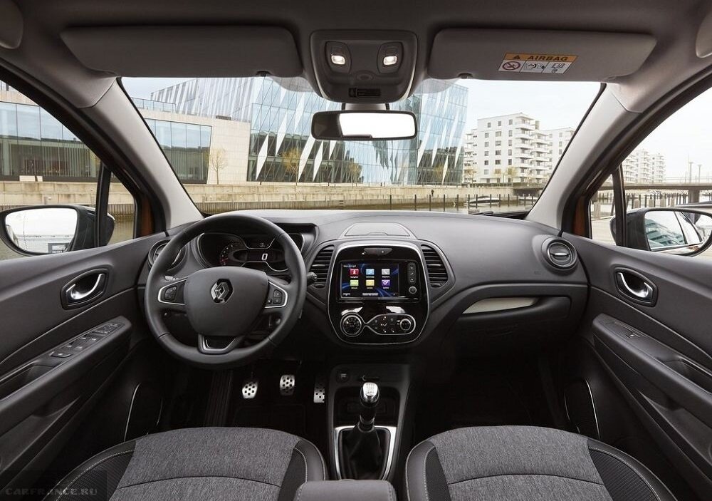 Салон Renault Capture.