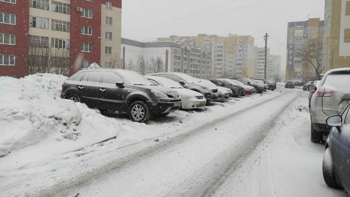     В Казани уменьшили количество парковочных мест на улице Абжалилова. Соответствующее постановление подписал глава исполнительного комитета города Рустем Гафаров.