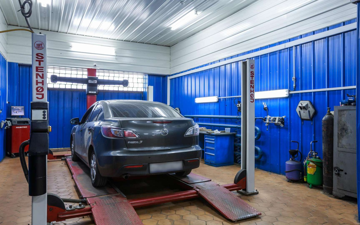 Сто жданы. Энтузиаст авто Гаражная 4. Автомастерская в гараже. Гараж для авторемонта. Гараж СТО