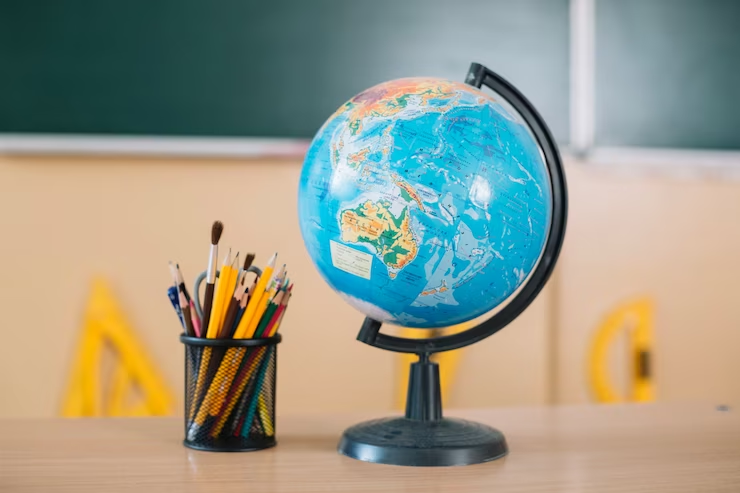 https://ru.freepik.com/free-photo/globe-and-writing-tools-on-school-table_1263158.htm#query=%D0%B3%D0%BB%D0%BE%D0%B1%D1%83%D1%81&position=15&from_view=search&track=sph