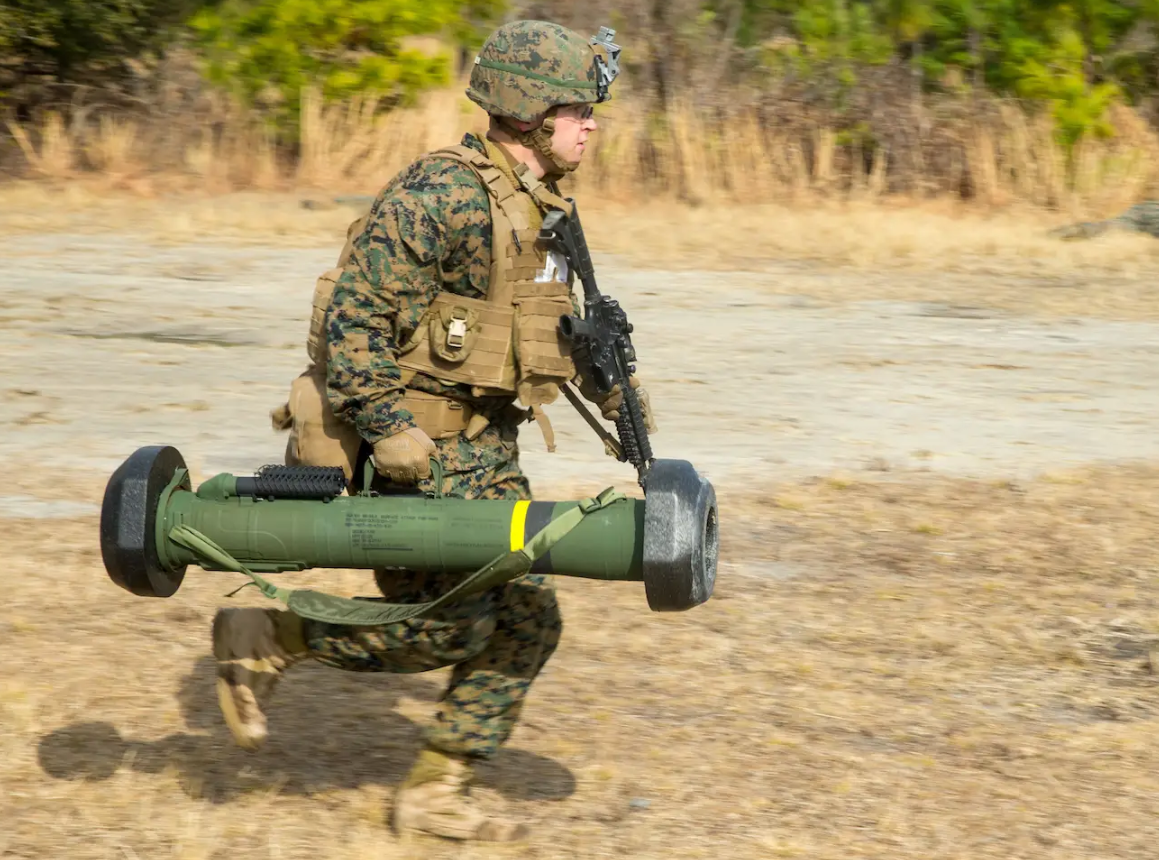 Одна из самых известных противотанковых переносных систем - Джавелин