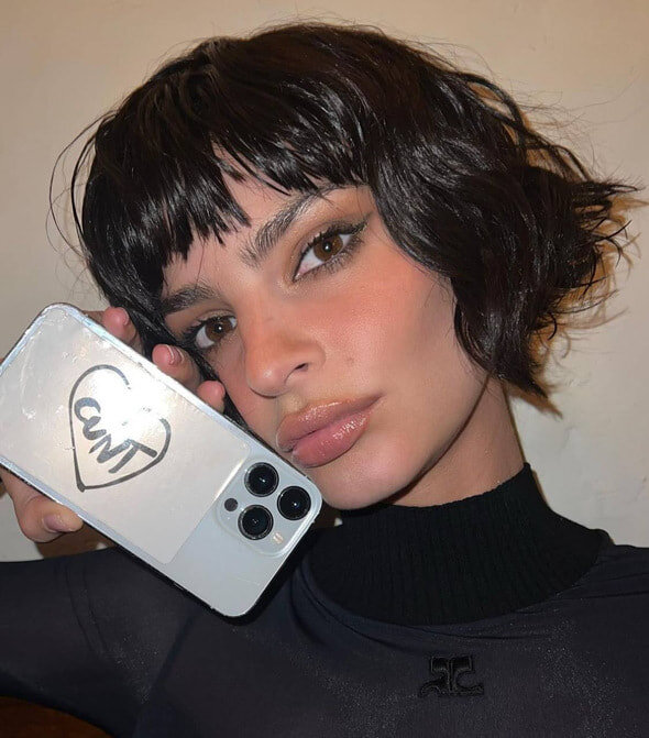    Личные соцсети Эмили Ратаковски