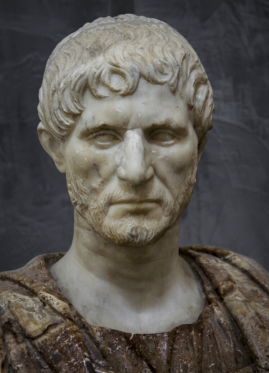 Луций Юний Брут - один из основателей Римской Республики и один из первых консулов. Дальний предок Марка Юния Брута, убийцы Цезаря.