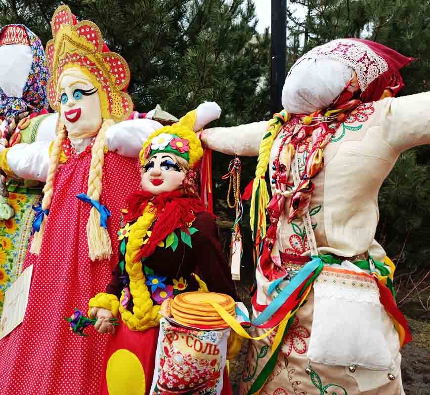 Куклы и чучела с блинами