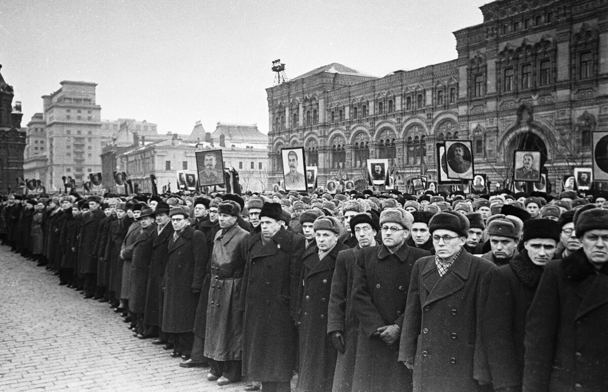 сталин на улицах москвы