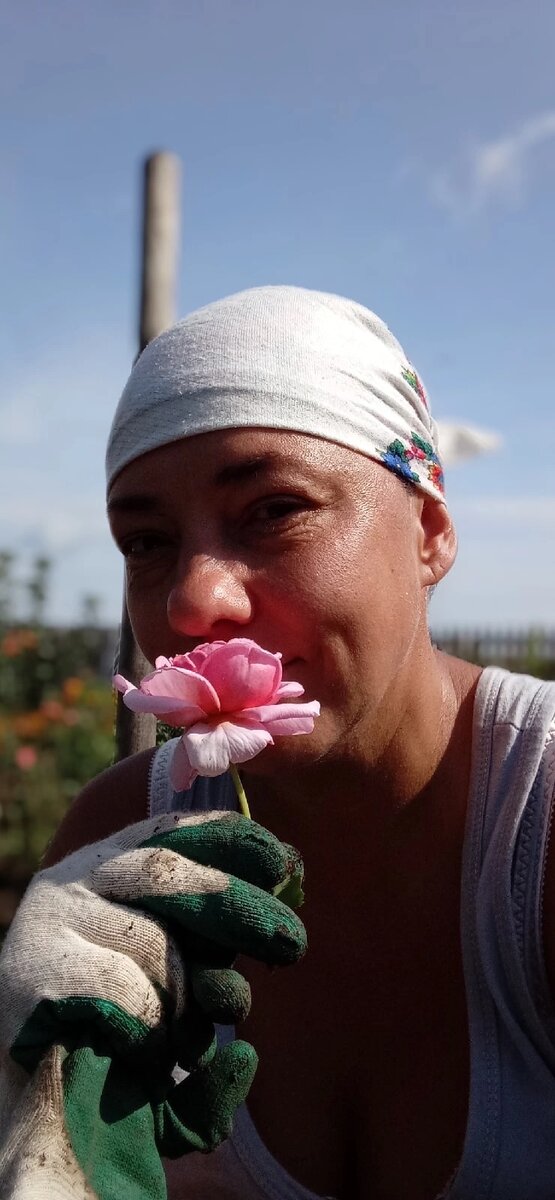 Всё при мне лопата, перчатки, лепесток и тот самый момент