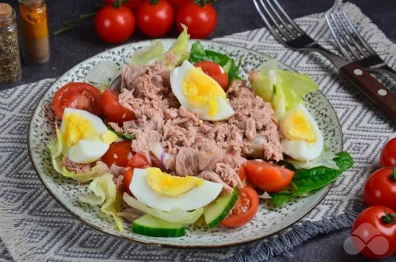 Готовый салат с тунцом
