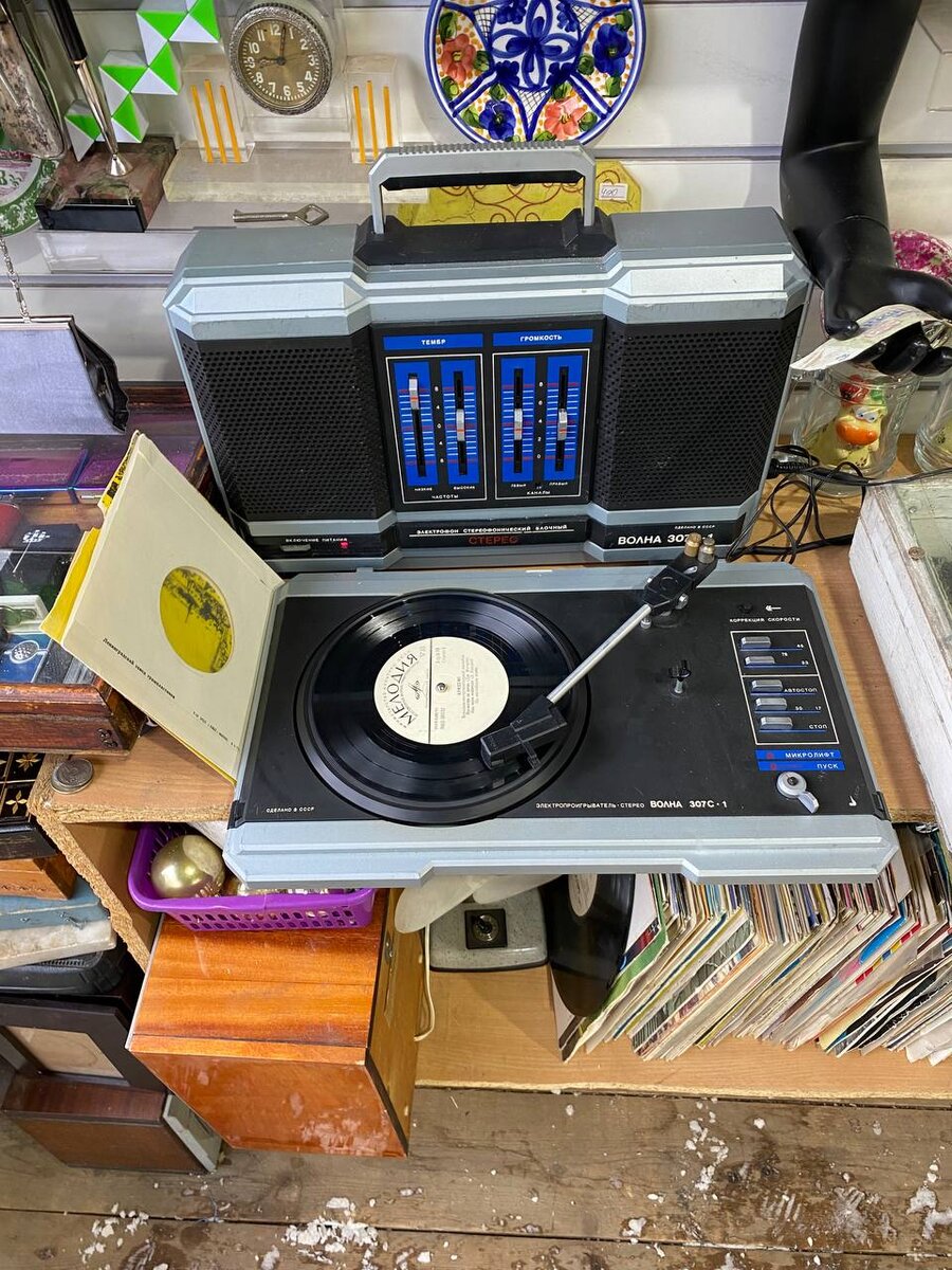 На Удельном блошином рынке звучат советские мелодии