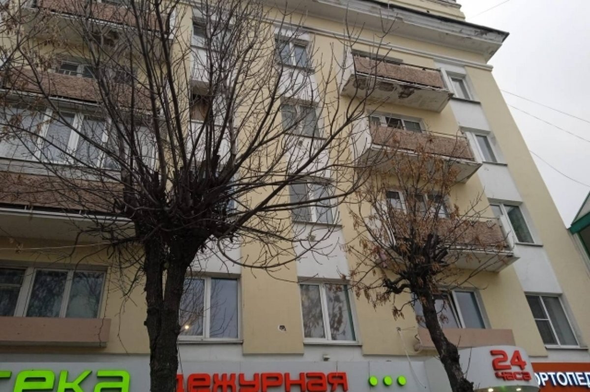    Девочка, выпавшая из окна пятого этажа в центре Твери, скончалась