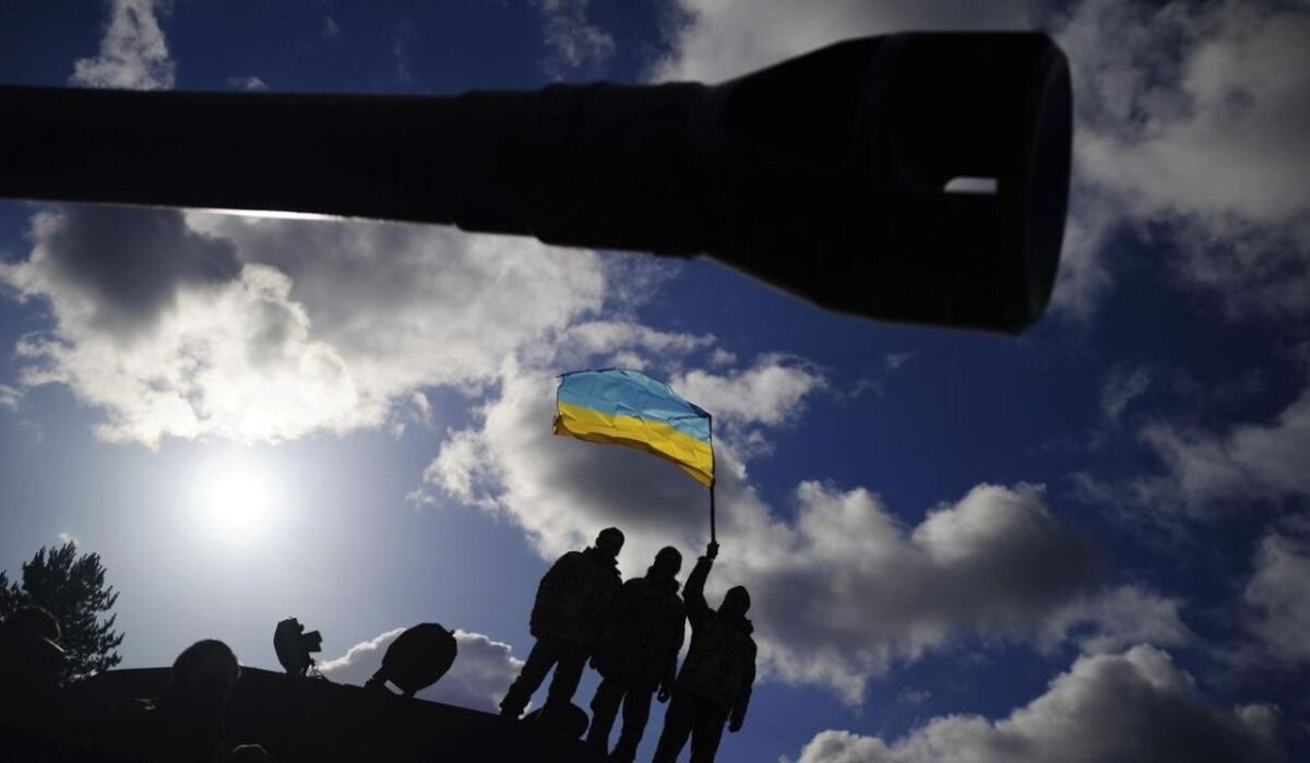 Украинские военнослужащие на танке Challenger 2.Архив. Источник: ria.ru Автор фото: AP Photo/Ben Birchall