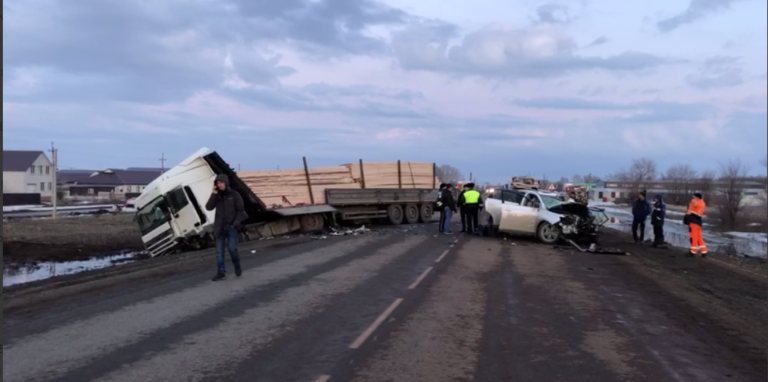    В Саракташе после столкновения «Lexus» и грузовика «DAF» погибла 23-летняя девушка Белов Михаил Александрович