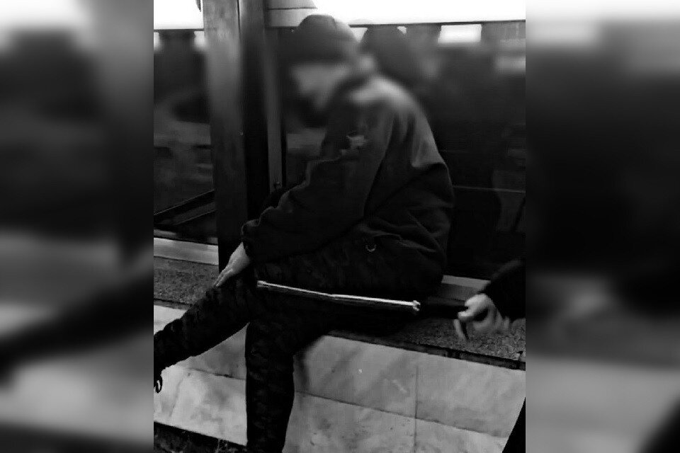     Группа подростков избили 37-летнего мужчину телескопическими дубинками в метро Москвы  ГСУ СК России по Москве