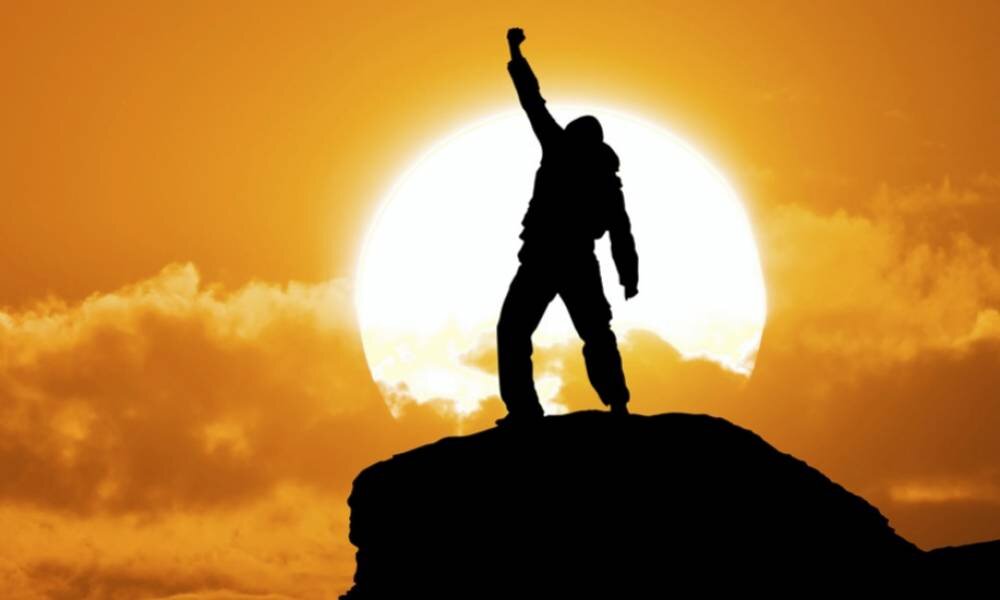 Чтобы оказаться на вершине, нужно сбросить груз ненужных вещей. Изображение из открытых источников.