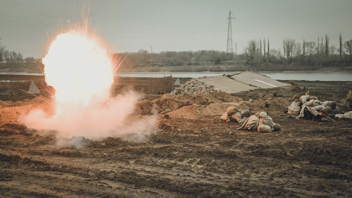     На территории предприятия «Азовская судоверфь» заметили военную технику, сообщает Telegram-канал «Че по Ростову».