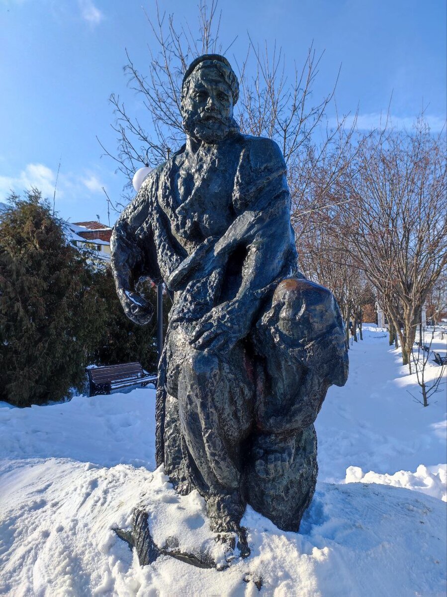 Памятник бурлаку в Рыбинске. Источник — dzen.ru/pa_myatnik