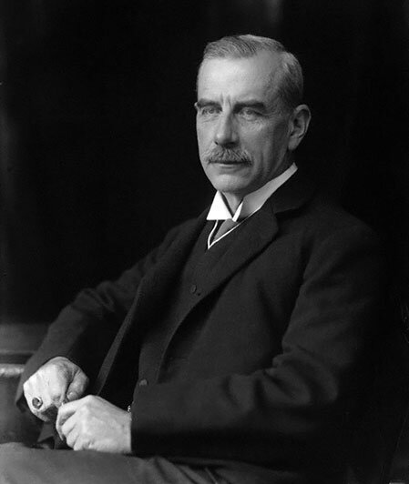 Сэр Бэзил Томсон.