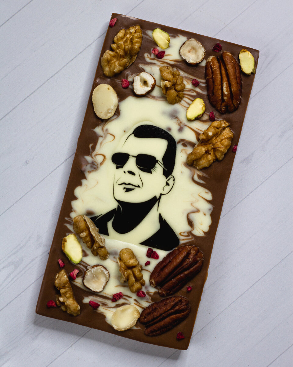 Молочная шоколадка с Брюсом :) 