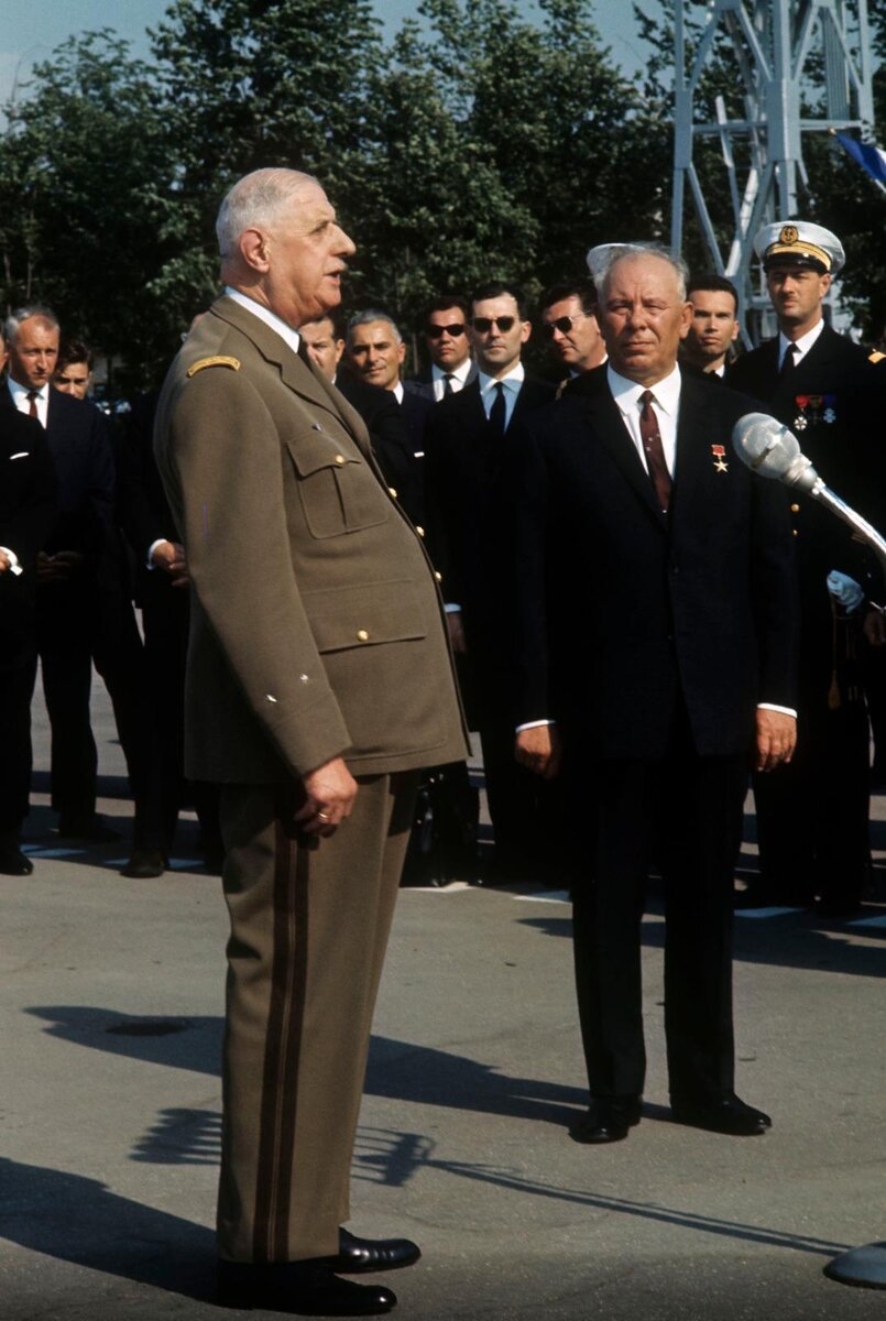 Зачем Шарль де Голь потребовал отвезти его на могилу Сталина ...