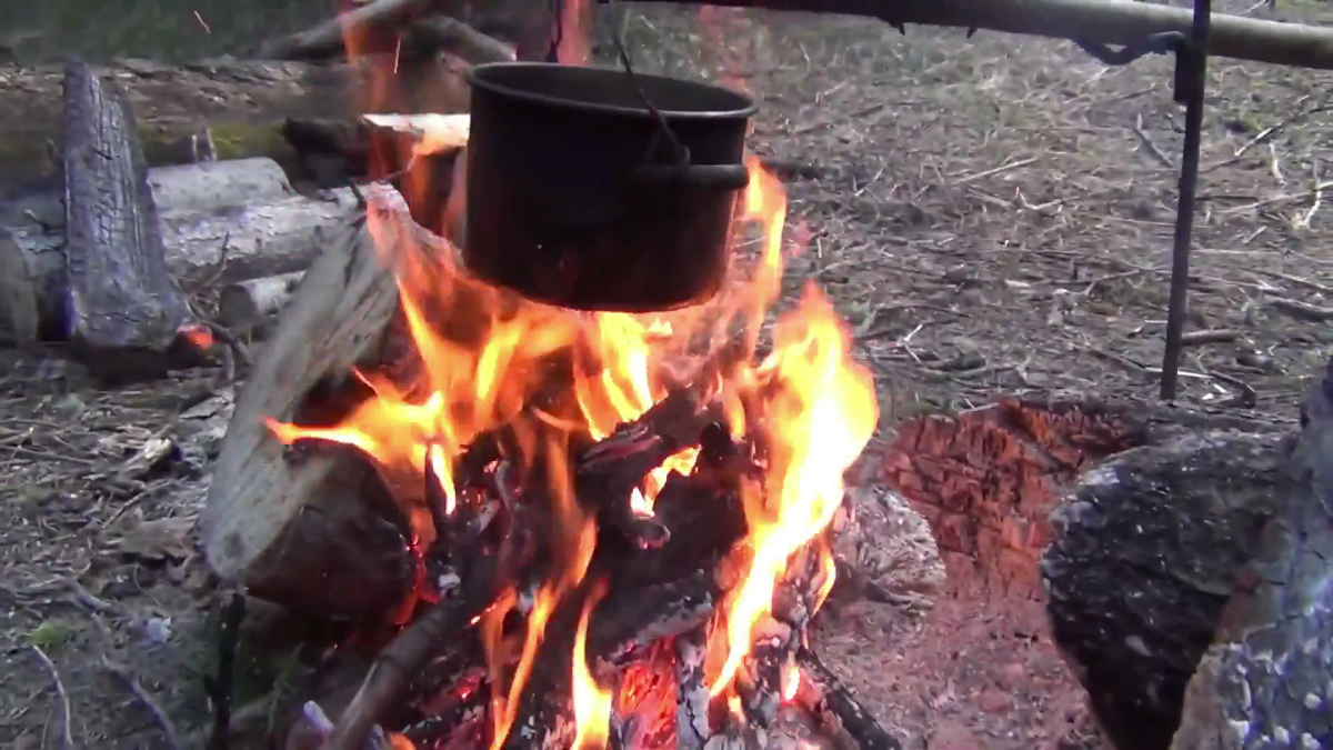 Как БЫСТРО и ПРАВИЛЬНО кипятить ЧАЙ в ТАЙГЕ. Лайфхак. - (смотрите на видео внизу статьи)