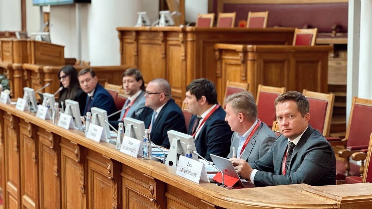     Согласно сделанному на полях Невского международного экологического конгресса заявлению гендиректора Российского экологического оператора Дениса Буцаева, общая стоимость лотов, выставленных на созданной РЭО Электронной торговой площадке купли-продажи вторсырья (ЭТП), составила более 1 млрд рублей.