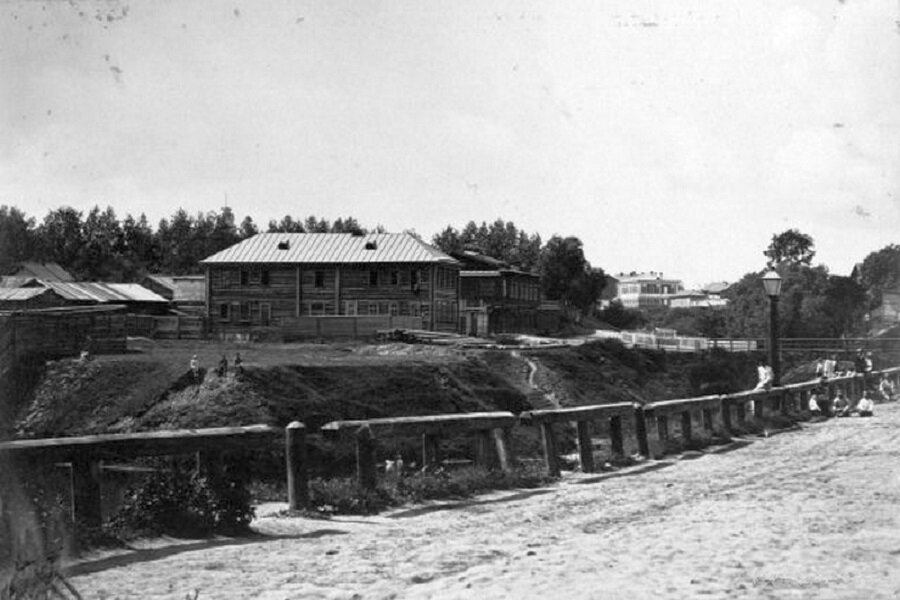 Звездинский пруд, неподалеку от квартала церкви Трех Святителей, конец XIX века, фото сайта pastvu.com