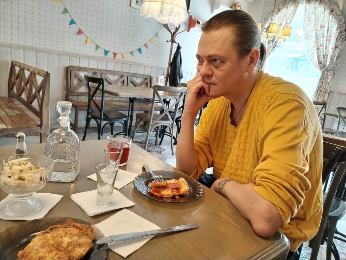 В кафе "Дружба"