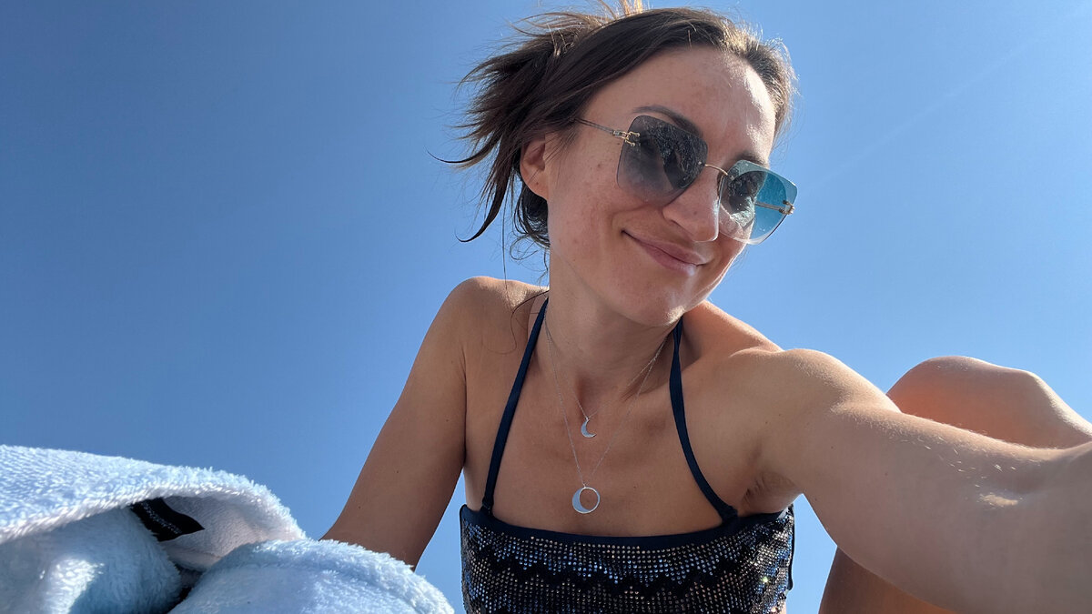 На общественном пляже Коньяалты только с 8 до 10 утра, после 10 - уже очень жарко